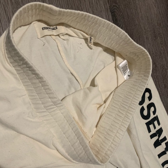 Fear of God Essentials Compression Pants Cream MD - Picture 7 of 11